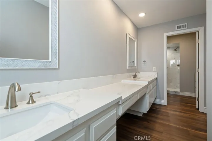 Primary Bathroom w/ Dual Sinks & Vanity
