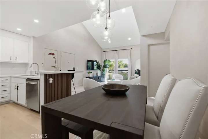 25039 Peachland Avenue 204, Newhall, California 91321 — photo 4