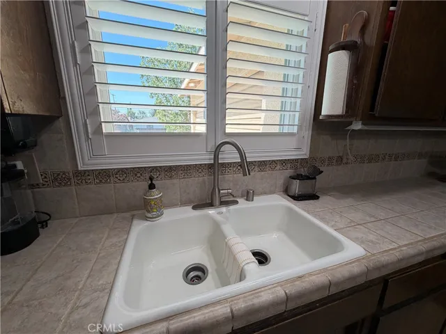 2005 Avondale, Bakersfield, California 93306 — photo 4