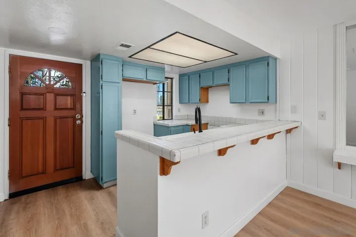 9250 Towne Centre Drive 6, San Diego, California 92121 — photo 5