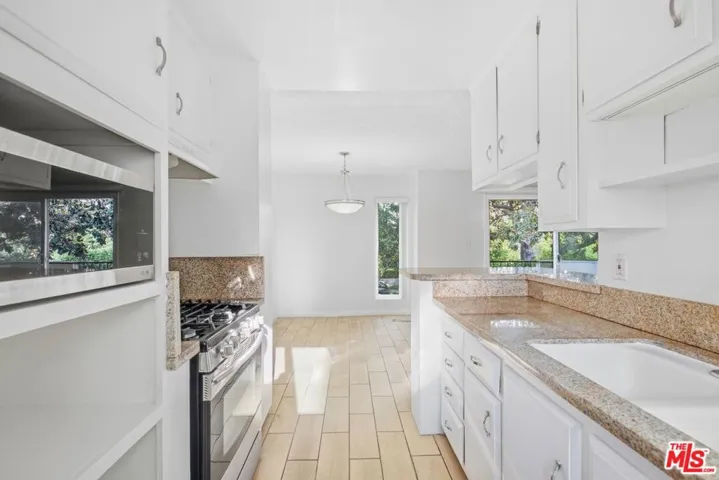 739 N Croft Avenue 207, Los Angeles, California 90069 — photo 5