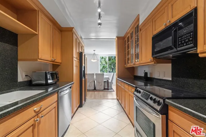 7309 Franklin Avenue 205, Los Angeles, California 90046 — photo 4