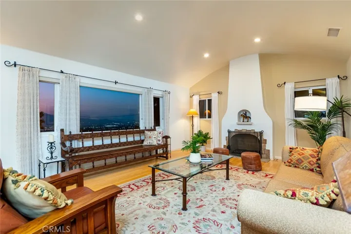 1404 Corona Drive, Glendale, California 91205 — photo 4