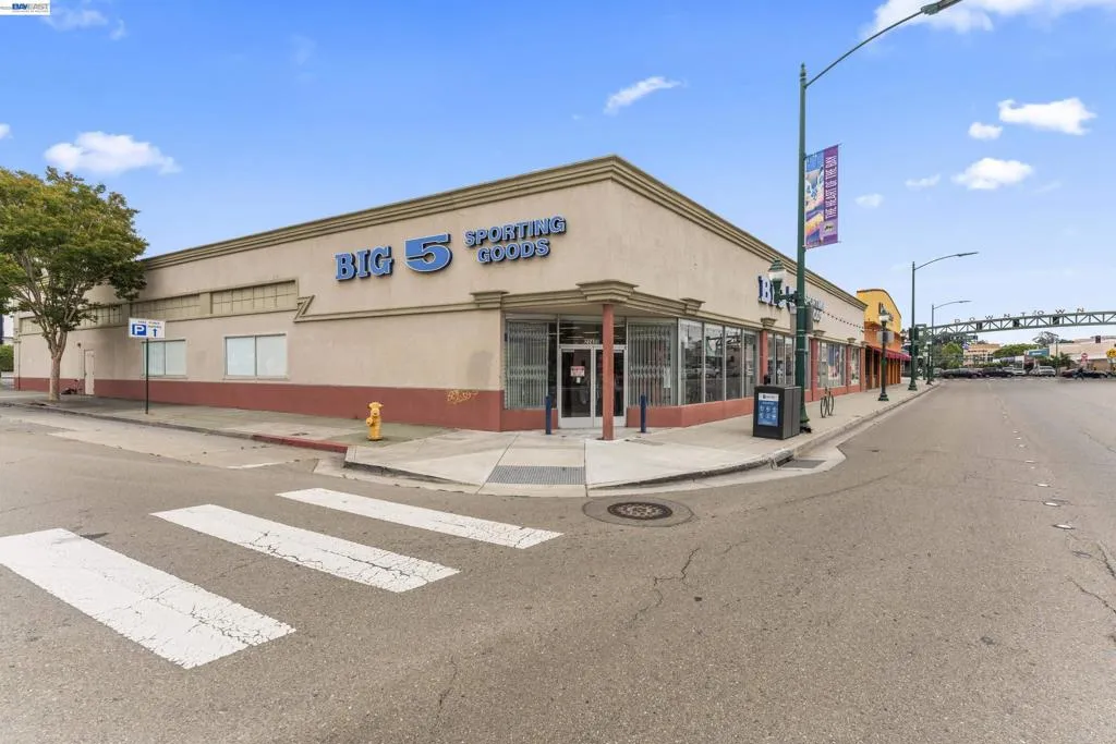22400 Foothill Blvd