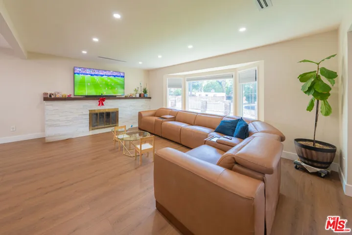 6414 Corbin Avenue, Reseda, California 91335 — photo 4