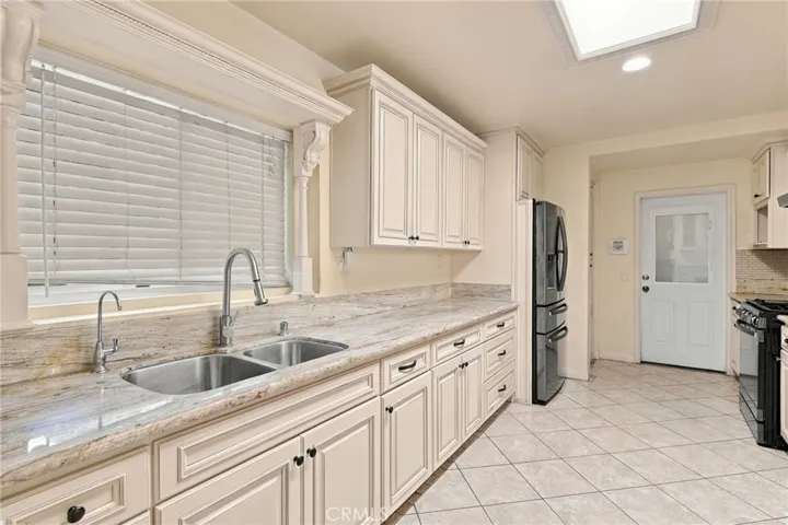 9332 Samoline Avenue, Downey, California 90240 — photo 5