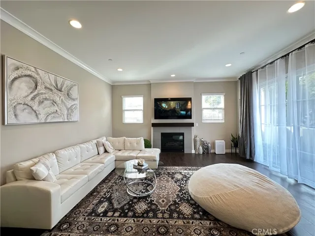 342 Myrtle 201, Glendale, California 91203 — photo 4
