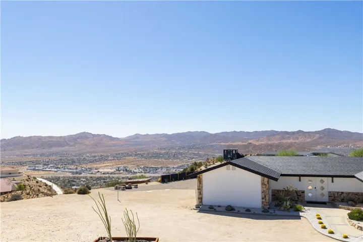 57044 Juarez Court, Yucca Valley, California 92284 — photo 4