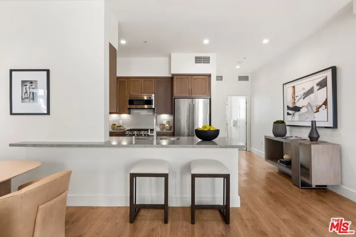 2300 Wilshire Boulevard 219, Santa Monica, California 90403 — photo 5