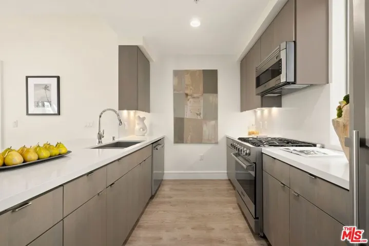 2300 Wilshire Blvd 202, Santa Monica, California 90403 — photo 4