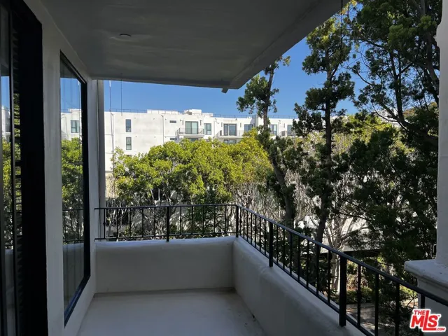 555 S Barrington Avenue 415, Los Angeles, California 90049 — photo 4