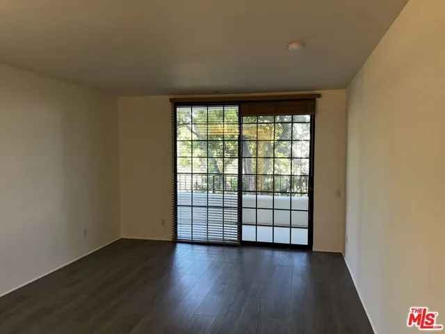 555 S Barrington Avenue 415, Los Angeles, California 90049 — photo 5