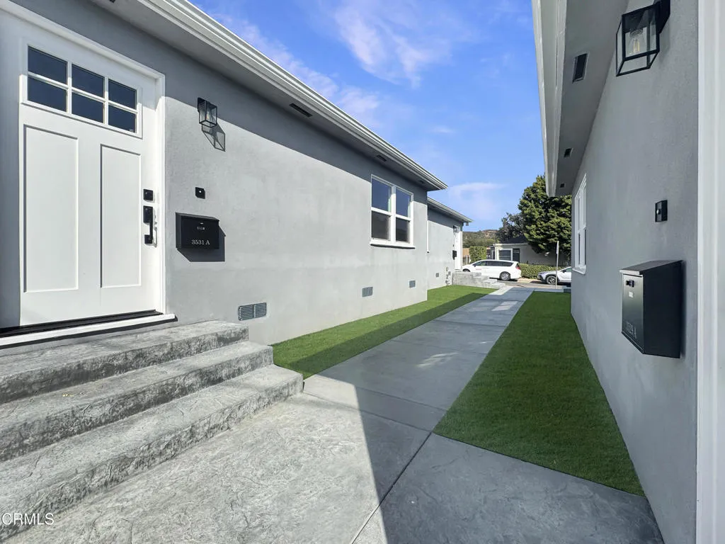 Market St. Front Door Entrance