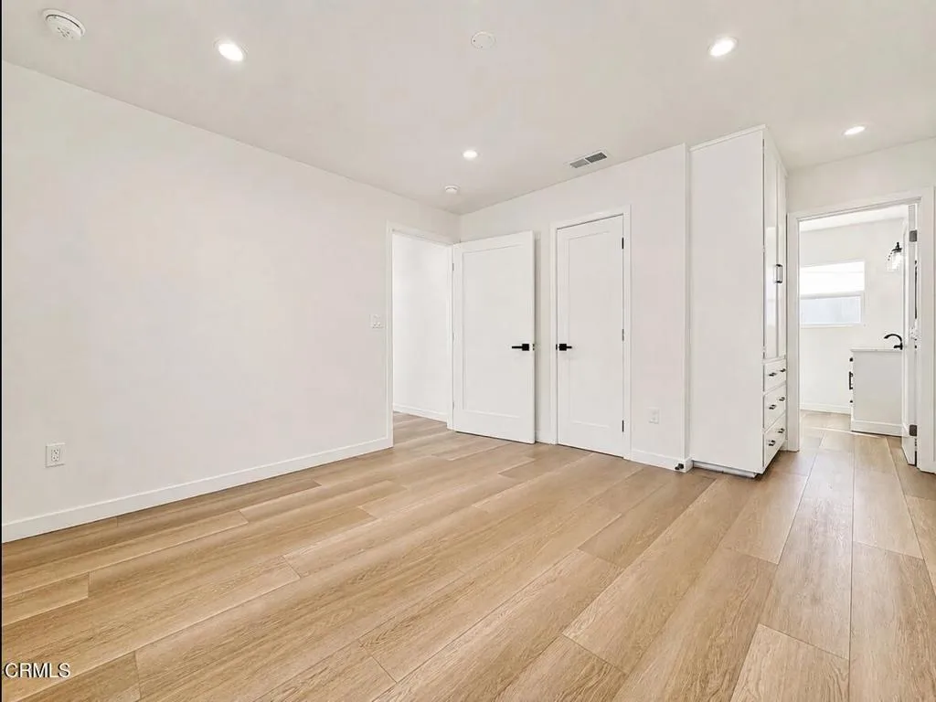 Market St. Large Bedroom