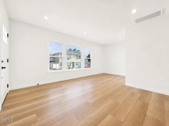 Market St. Living Room Central AC