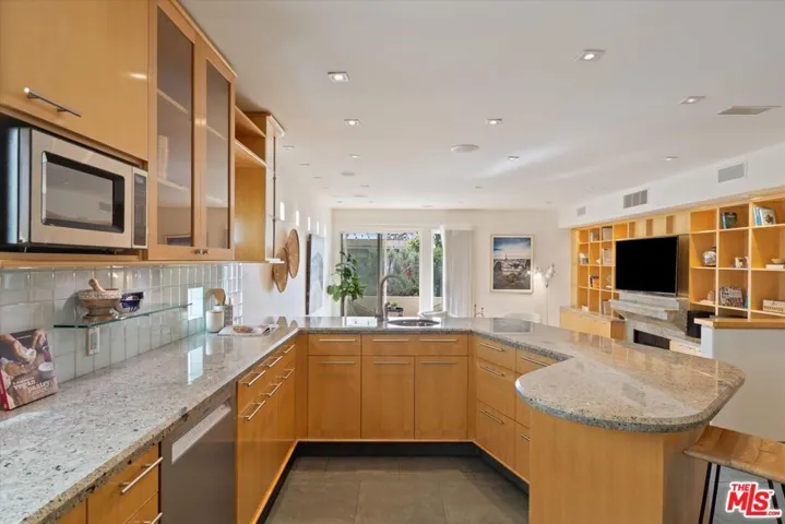 11925 Mayfield Avenue 2, Los Angeles, California 90049 — photo 5