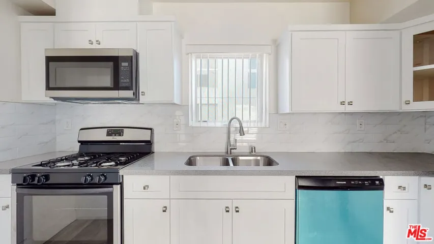307 Rosemont Avenue 2, Los Angeles, California 90026 — photo 4