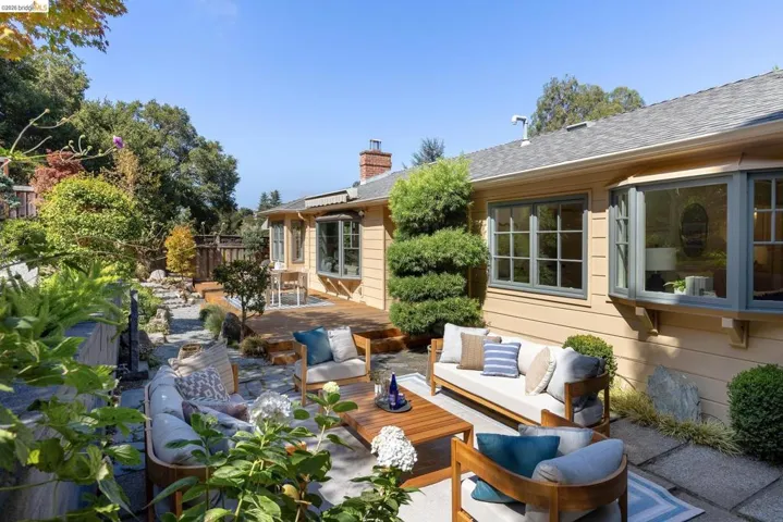 139 Buckeye Ave, Oakland, California 94618 — photo 5