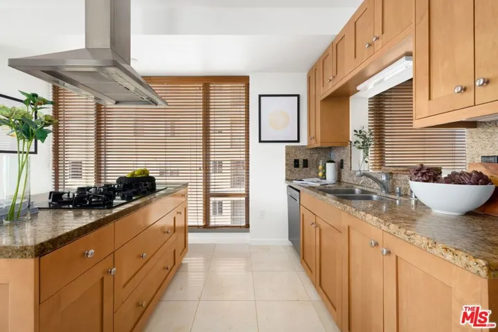 10727 Wilshire Boulevard 1001, Los Angeles, California 90024 — photo 5