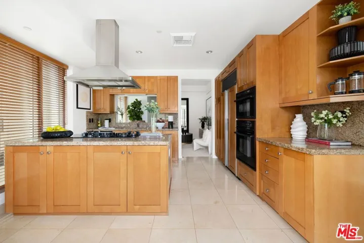 10727 Wilshire Boulevard 1001, Los Angeles, California 90024 — photo 4