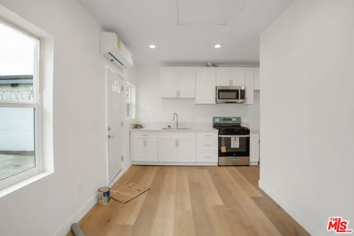 527 1/2 N 90th Street, Los Angeles, California 90044 — photo 5