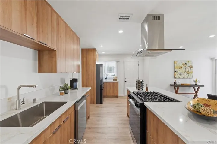 13739 Wyndotte Street, Los Angeles, California 91405 — photo 4