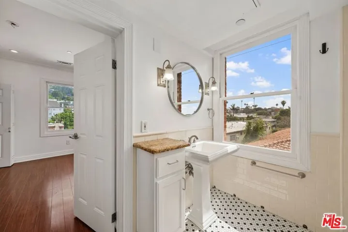1236 N Flores Street 402, West Hollywood, California 90069 — photo 4
