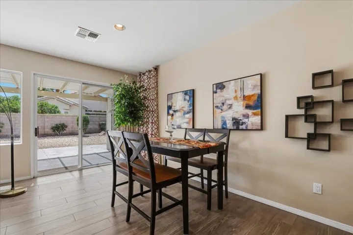 15-Dining Area