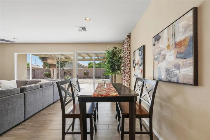 14-Dining Area