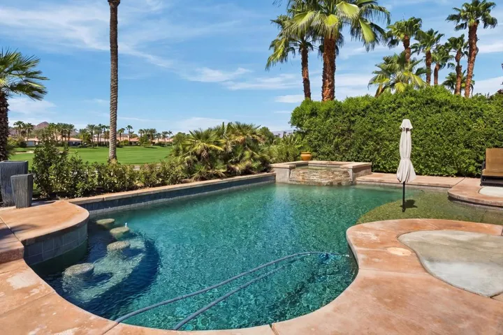 built in pool seating