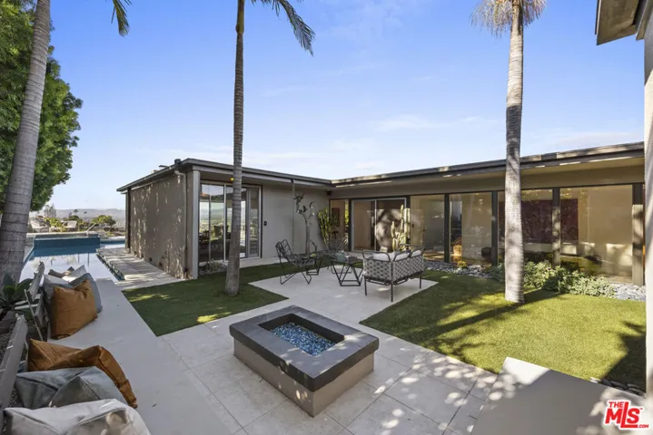 3851 Beverly Ridge Drive, Sherman Oaks, California 91423 — photo 4