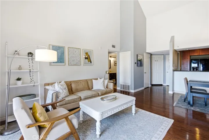 384 Redondo Avenue 401, Long Beach, California 90814 — photo 5