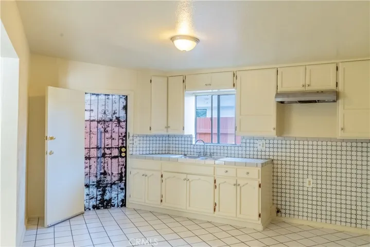 1251 W 36th 1267, Los Angeles, California 90007 — photo 4