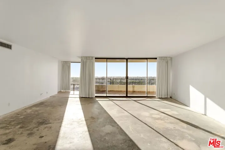 Living room to balcony