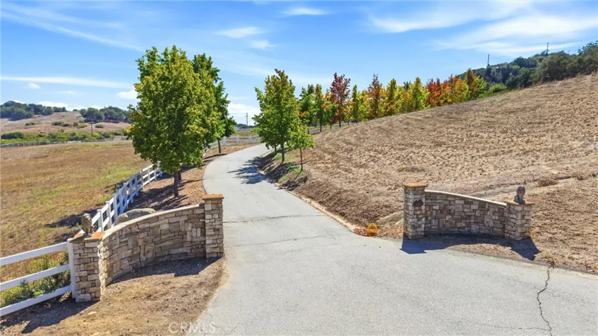 41653 Oak Trail Court, Murrieta, California 92562 — photo 4