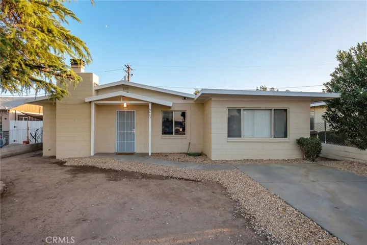 16445 Live Oak, Hesperia, California 92345 — photo 4