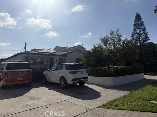 1122 N Beachwood, Burbank, California 91506 — photo 4
