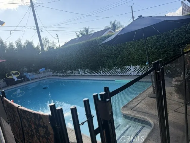 1122 N Beachwood, Burbank, California 91506 — photo 5