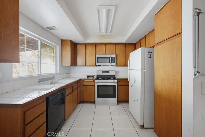10017 Eddystone, Riverside, California 92503 — photo 5