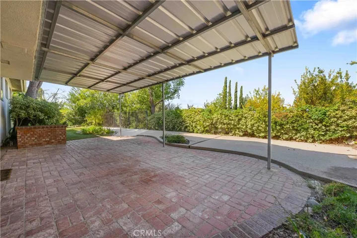 Great area for entertaining