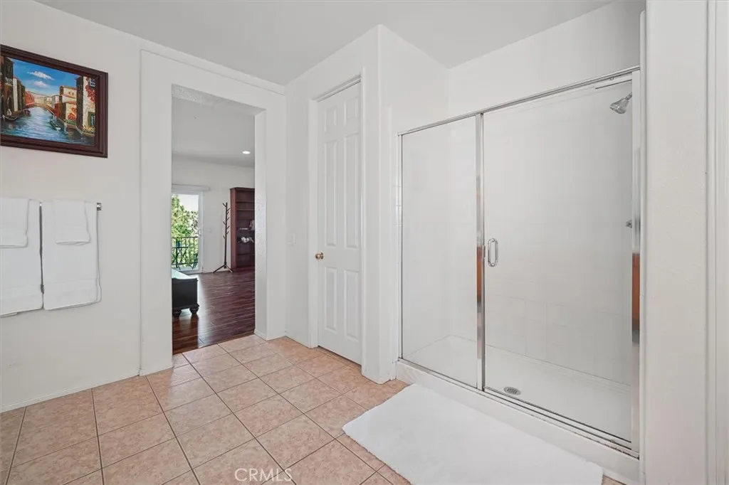 Your Private Retreat
Dual sinks, vanity area, soaking tub, spacious walk-in shower and an oversized walk-in closet.
