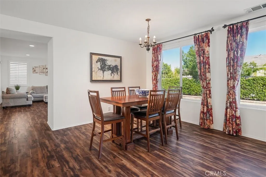 Dining room.