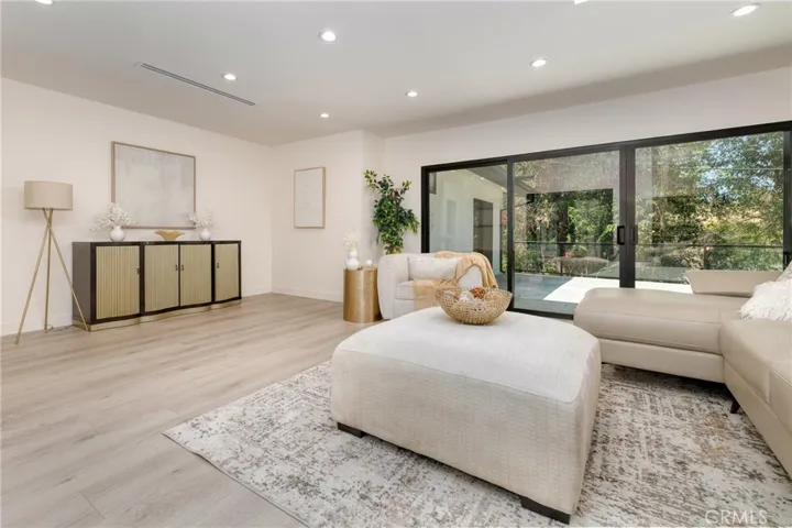 5843 Nevada, Woodland Hills, California 91367 — photo 5