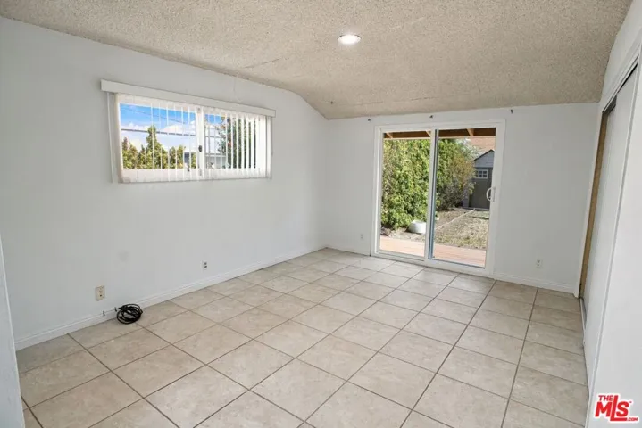 Master Bedroom w/3/4 Ba