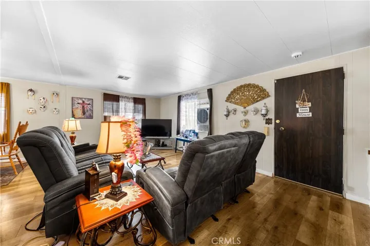 725 W Thornton 69, Hemet, California 92543 — photo 4