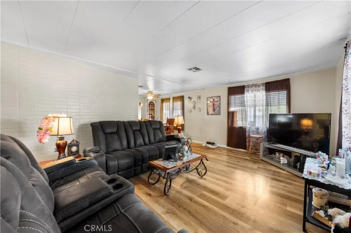725 W Thornton 69, Hemet, California 92543 — photo 5
