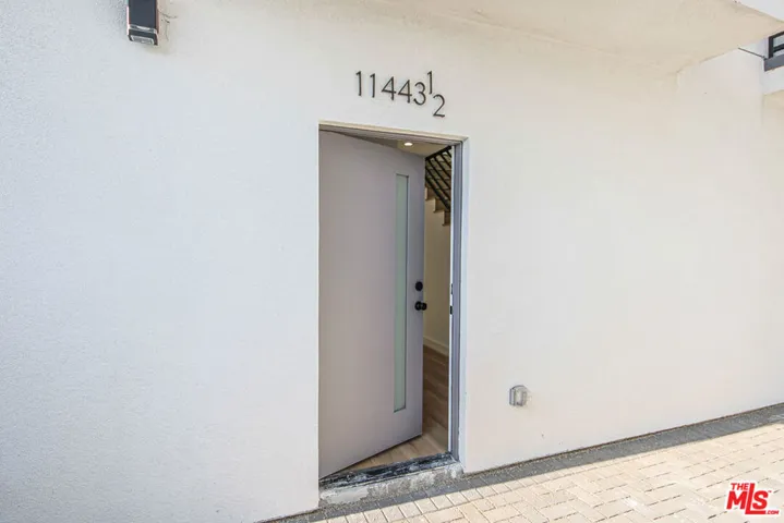11443 Hatteras Street, North Hollywood, California 91601 — photo 4