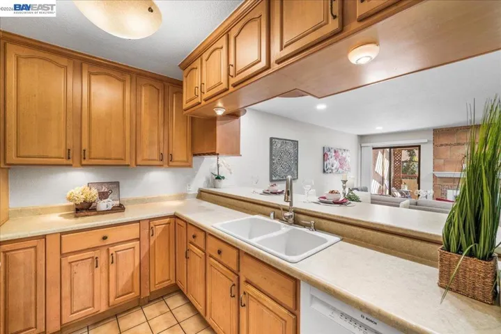 1391 Monument Blvd #18, Concord, California 94520-4366 — photo 4