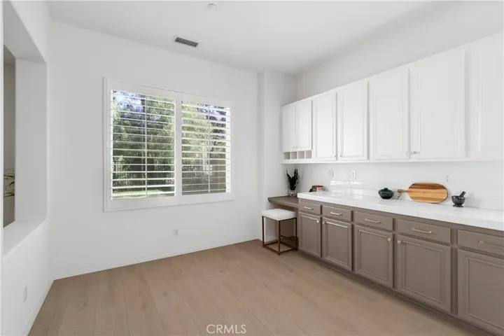 Breakfast Nook - Staged for Photo Only