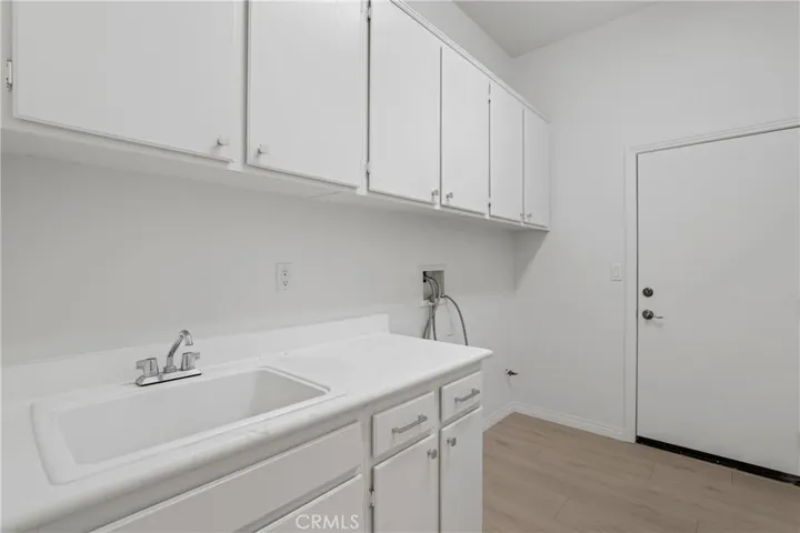 Laundry Room to 2-car Garage